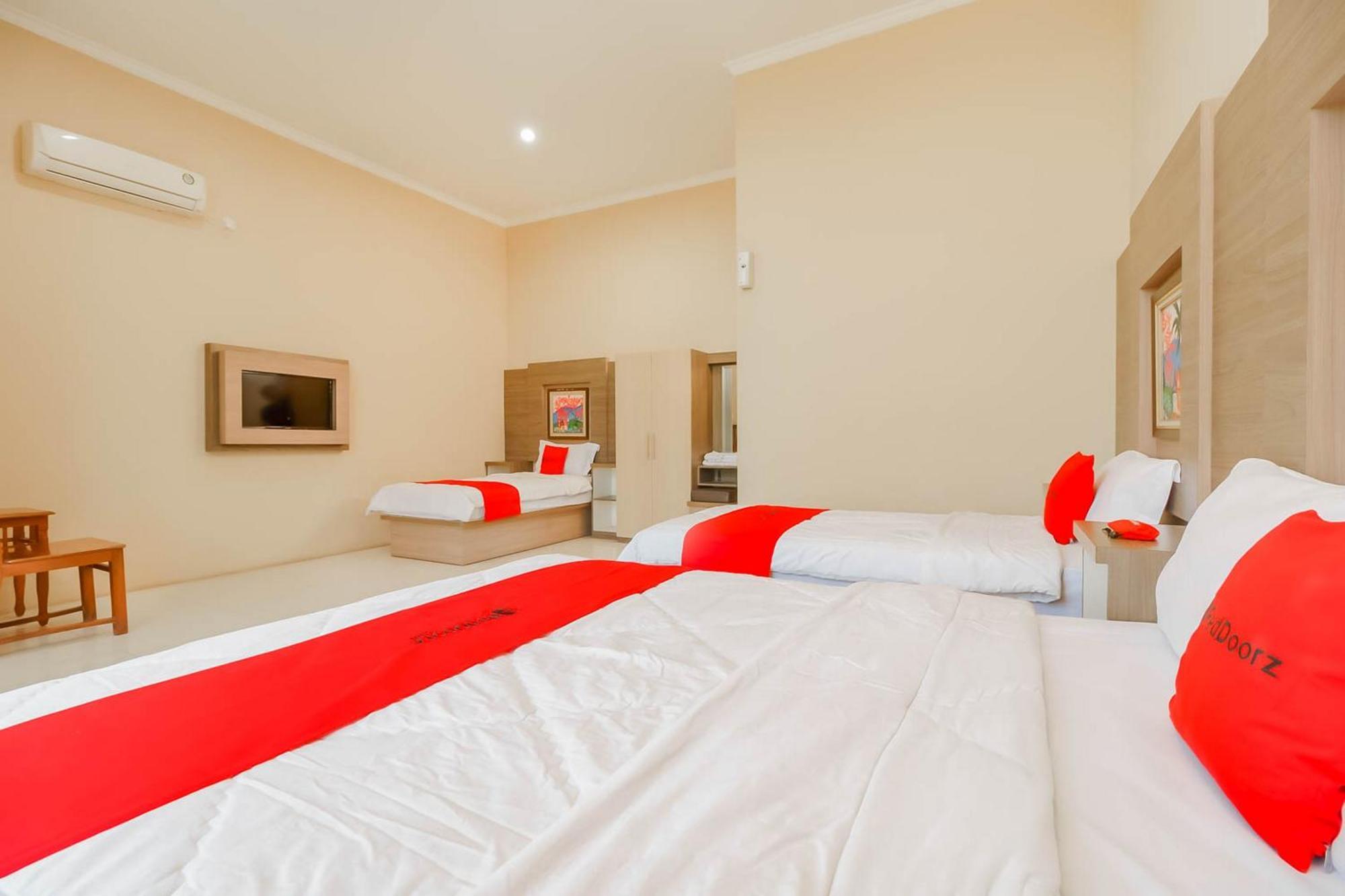 Reddoorz Resort Premium @ Sangkan Hurip Kuningan Exterior foto